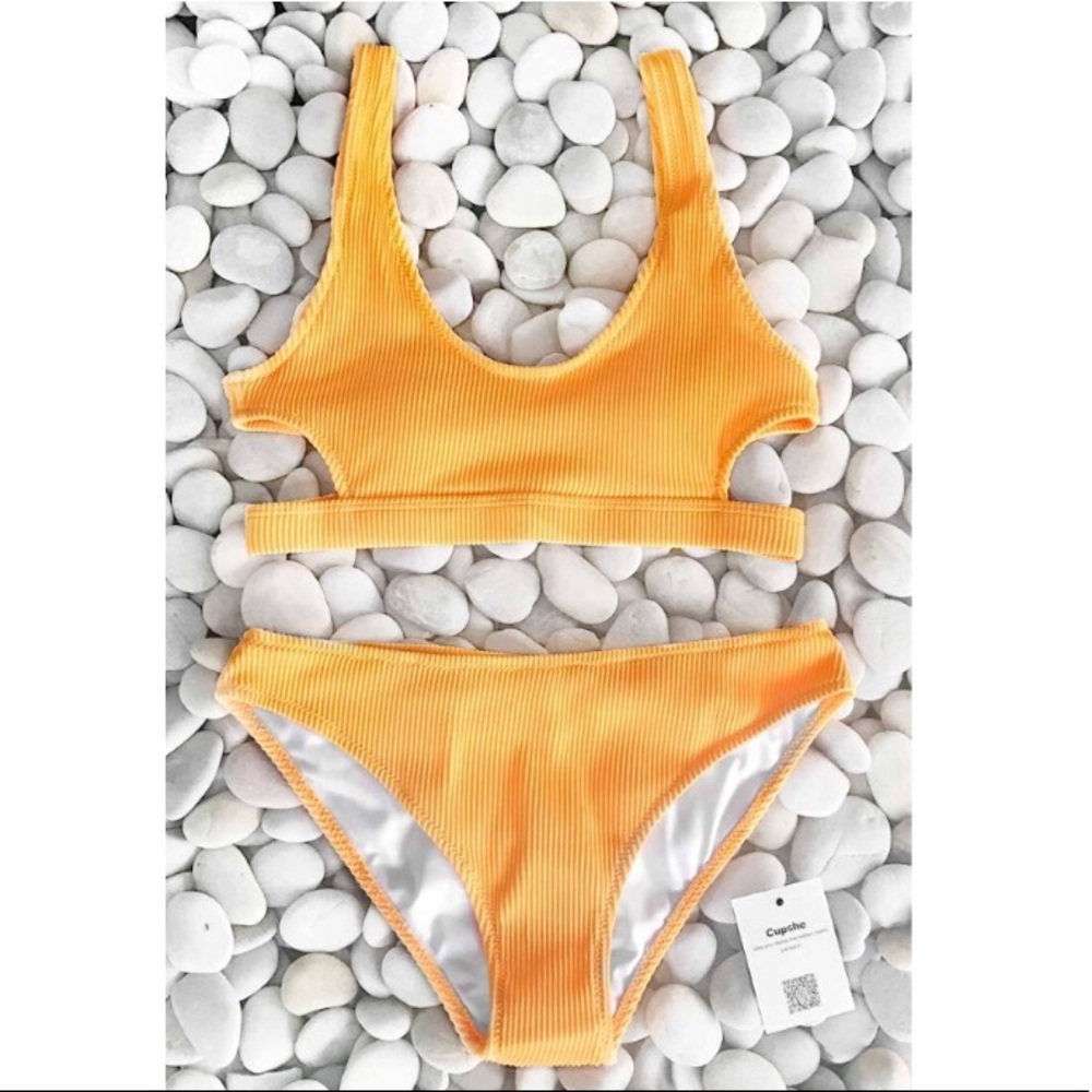 Cupshe Feather Yarn Solid Bikini